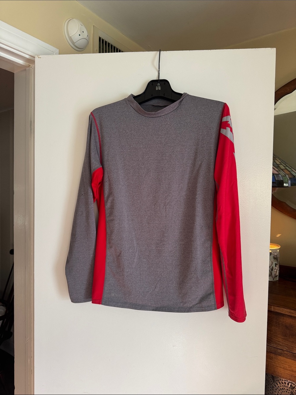 Nike Gray and Red Long Sleeve Youth Athletic Top Dri-Fit Size XL GUC